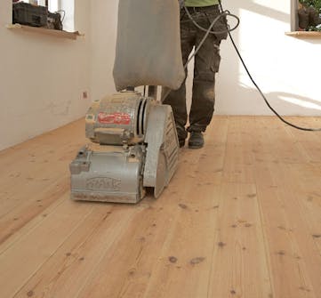 Aloita isolla koneella karkeudella 60 puulattian hionta